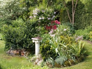 Aranżacja z wykorzystaniem małej architektury ogrodowej